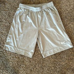 men’s NIKE size Large athletic shorts silver/grey